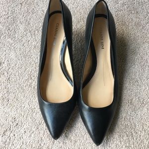 Black pumps